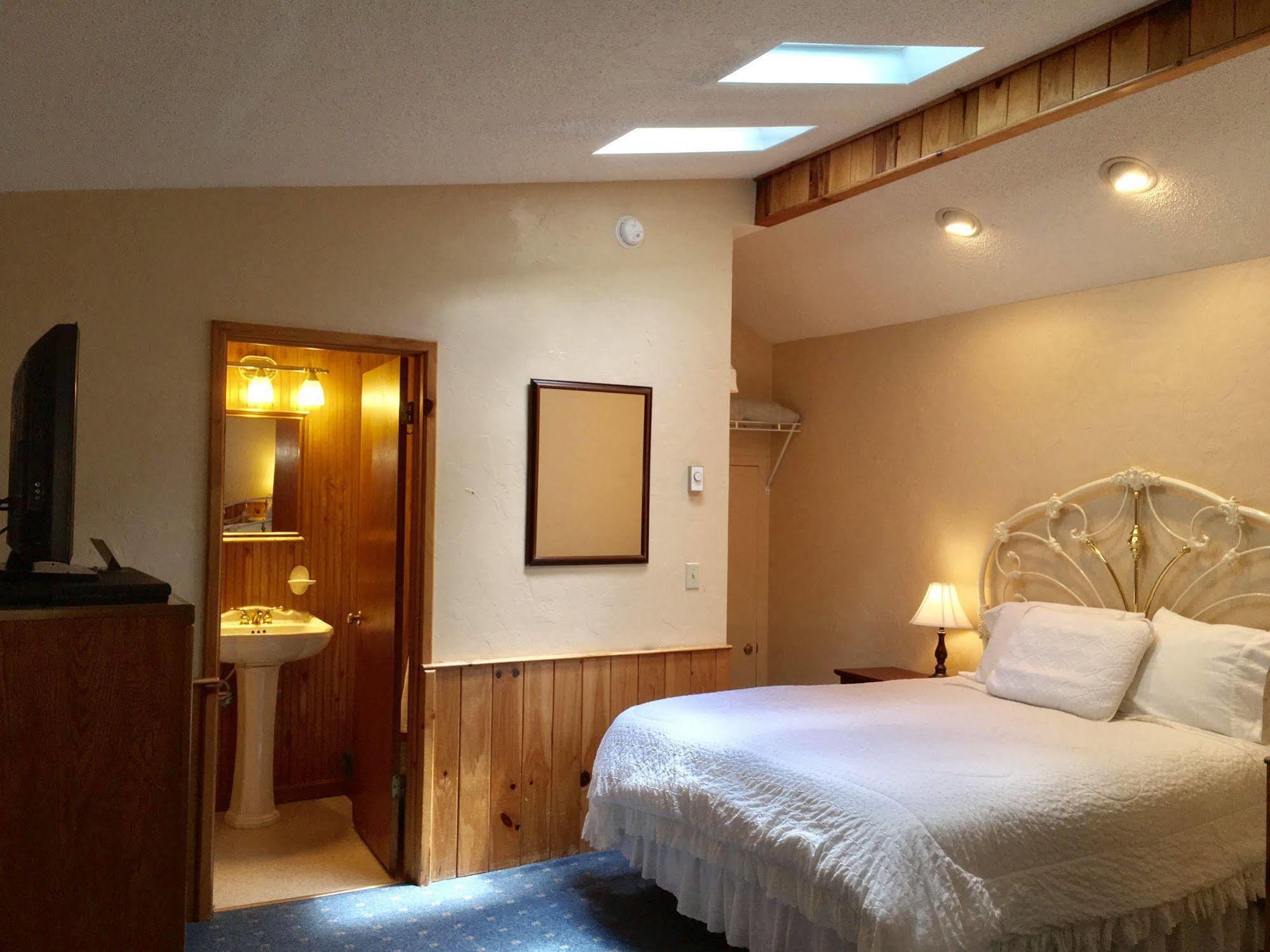Outpost Inn Highlands Eksteriør billede